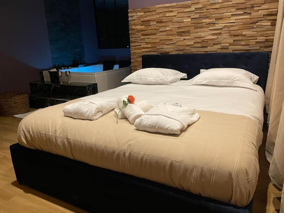 Le Cocon Des Granges - Suite Sauna Jaccuzi Spa Bonnieres-sur-Seine Εξωτερικό φωτογραφία